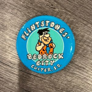 Flintstones badge - bedrock city - South Dakota - USA - vintage pin button EUC